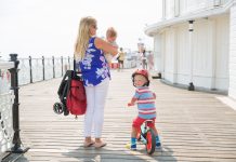 宝宝多大可以使用婴儿推车?过早使用影响宝宝颈椎 婴儿推车