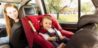 如何让宝宝自愿坐在安全座椅中