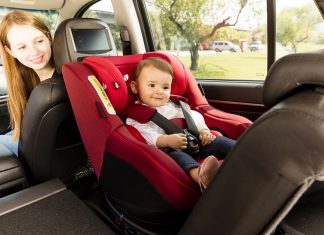 如何让宝宝自愿坐在安全座椅中